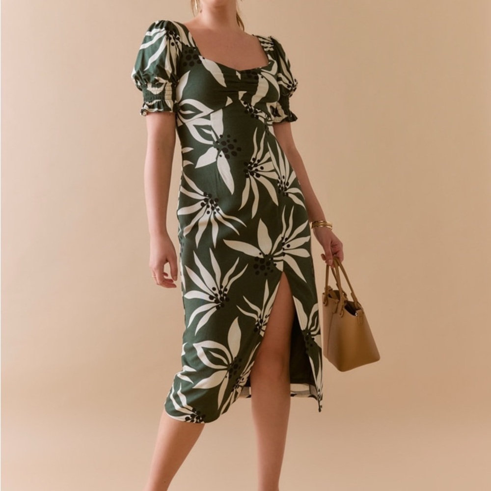 Francesca’s Audrey Parks Adela sweetheart palm print midi dress sz. M